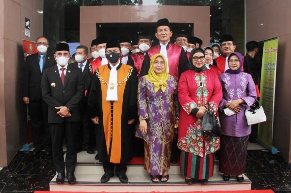 Edy Rahmayadi Hadiri Wisuda Purnabakti Ketua Pengadilan Tinggi Medan Robinson Tarigan